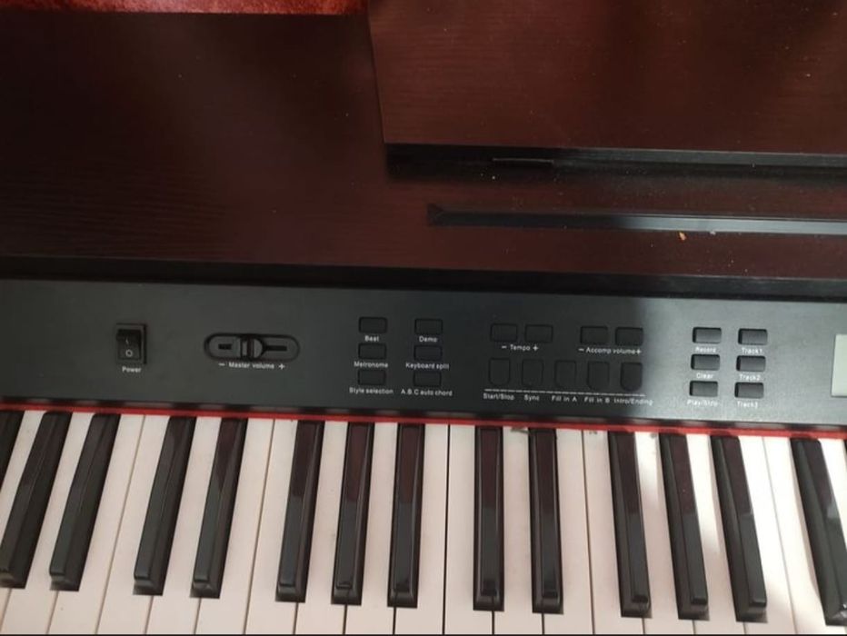 Pianina electrica de vanzare
