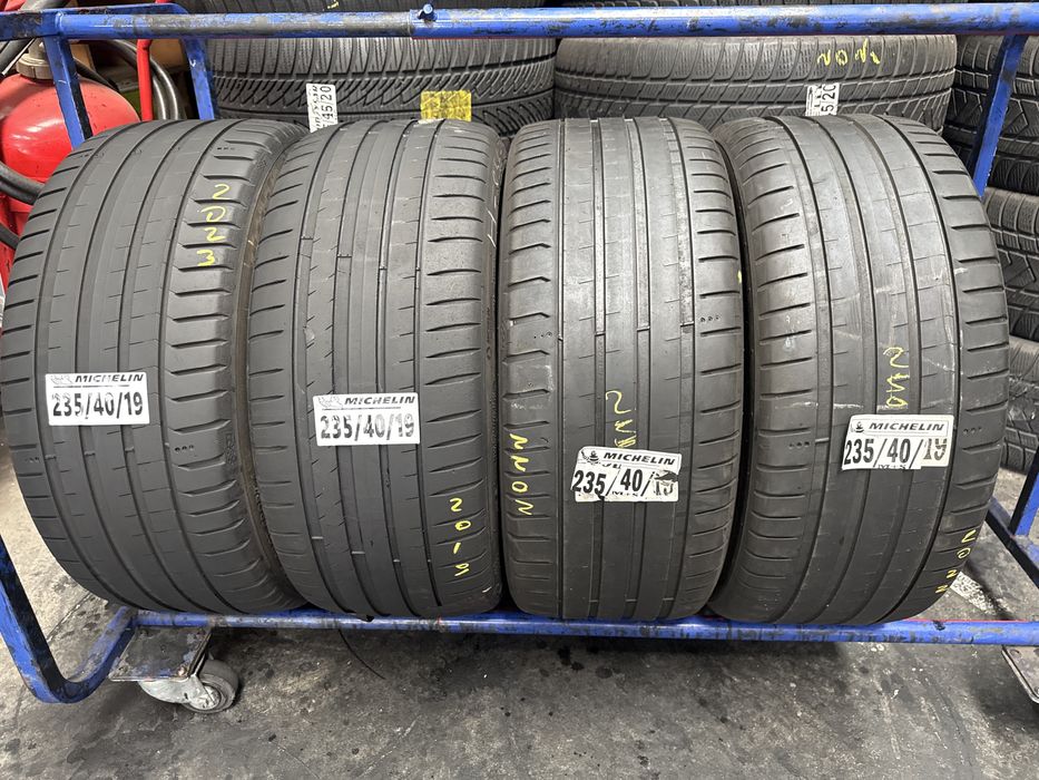 235/40/19 Michelin