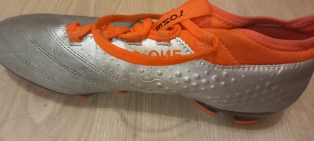 Футболни бутонки на пума