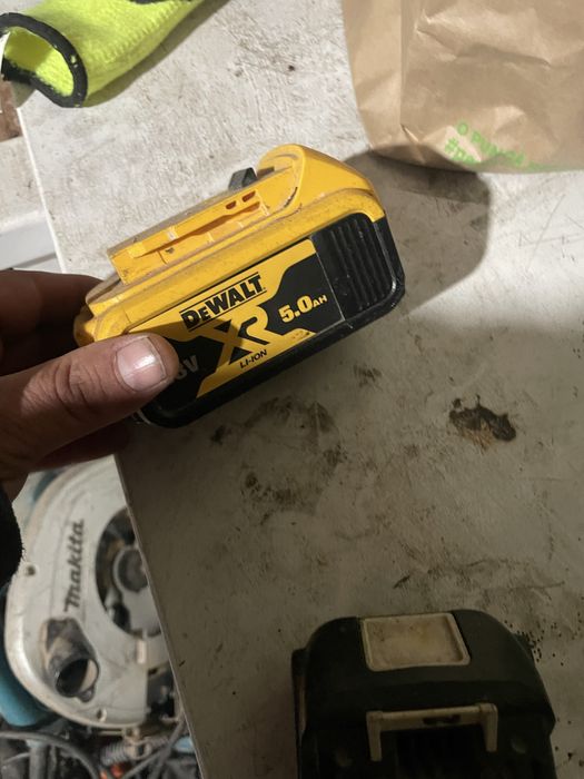 Acumulatori si filetanta dewalt defecte