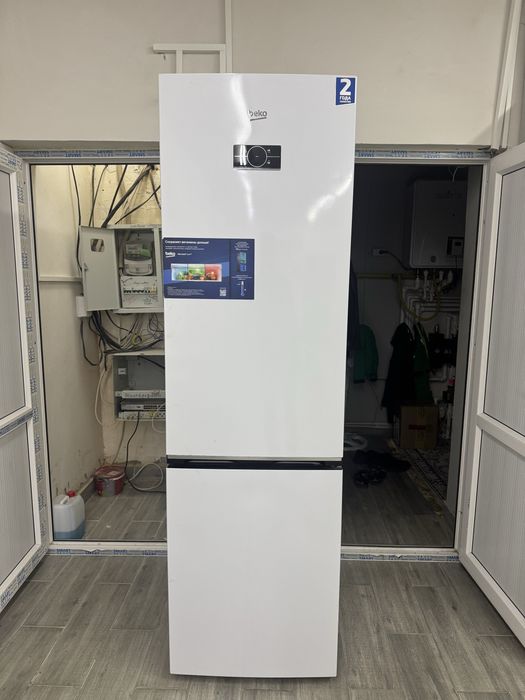 Продам холодильник с воздушным охлождением работает идеально