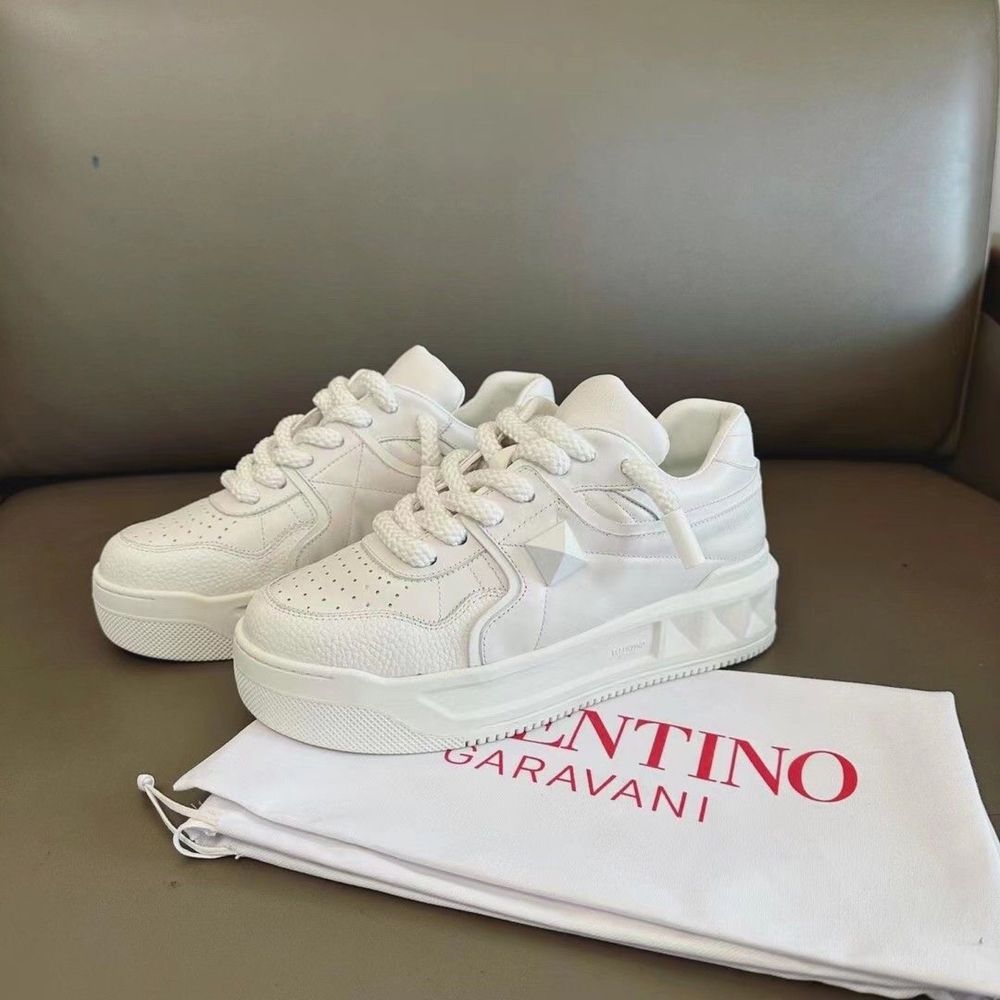 Обувки V*alentino