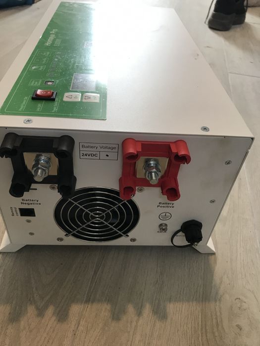 Invertor Schnieder panouri solare 3000w
