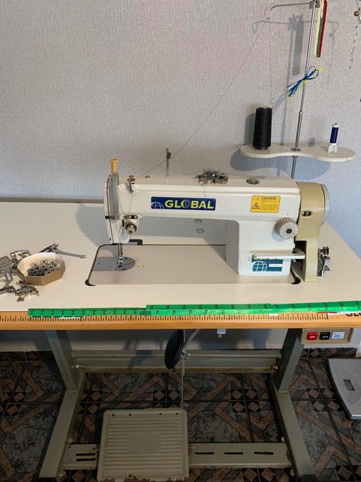 Професионална права шевна машина Global 355-d