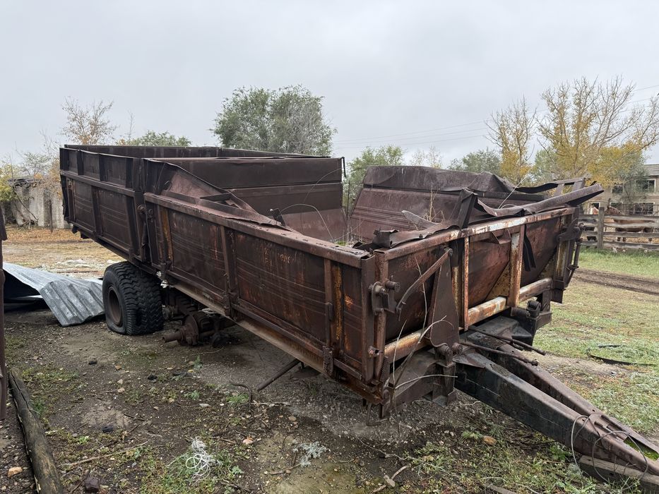 Два прицепа ПТС-9