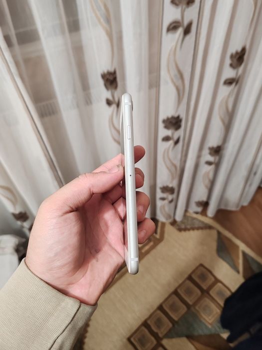 APPLE iPhone 8 64GB Silver impecabil Garantie !