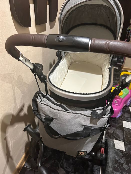 Продава се Бебешка количка 2 в 1 Lorelli