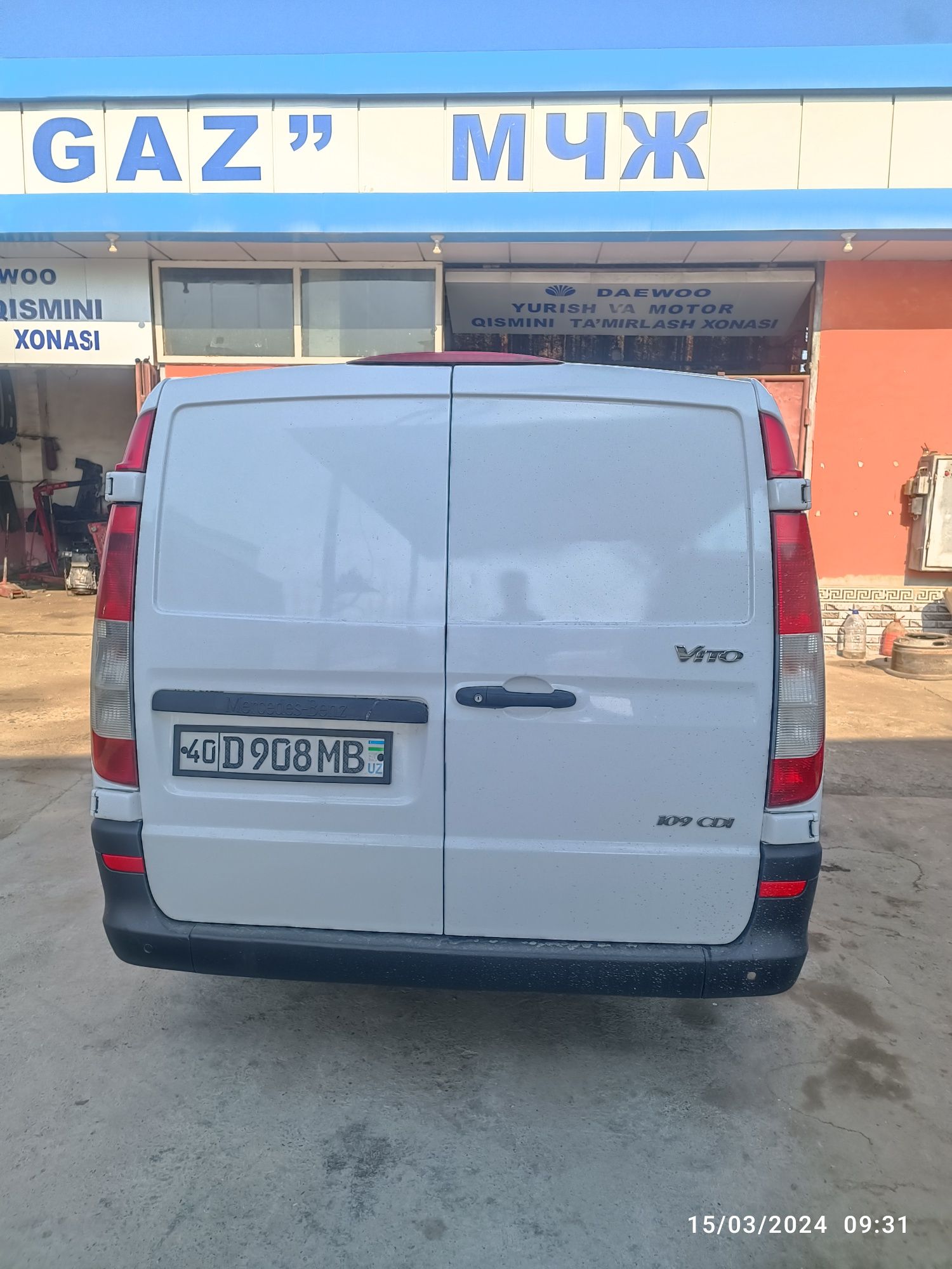 Mercedes benz vito sotiladi