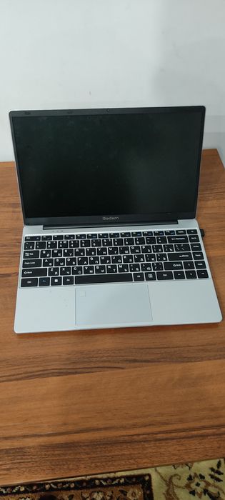 Ноутбук . Qadam .