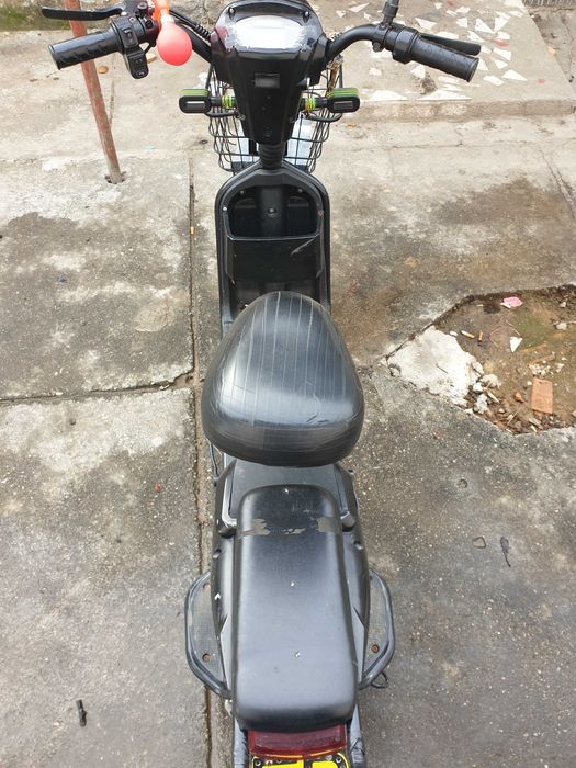De vânzare scuter electric 25km/h