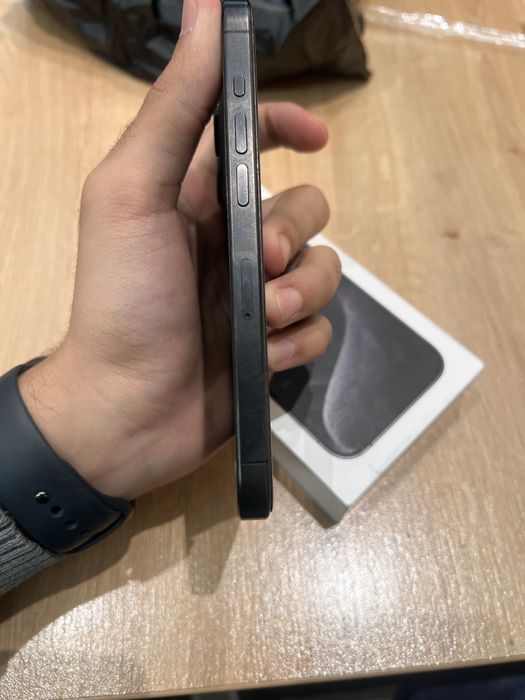 Iphone 15 pro black titanium