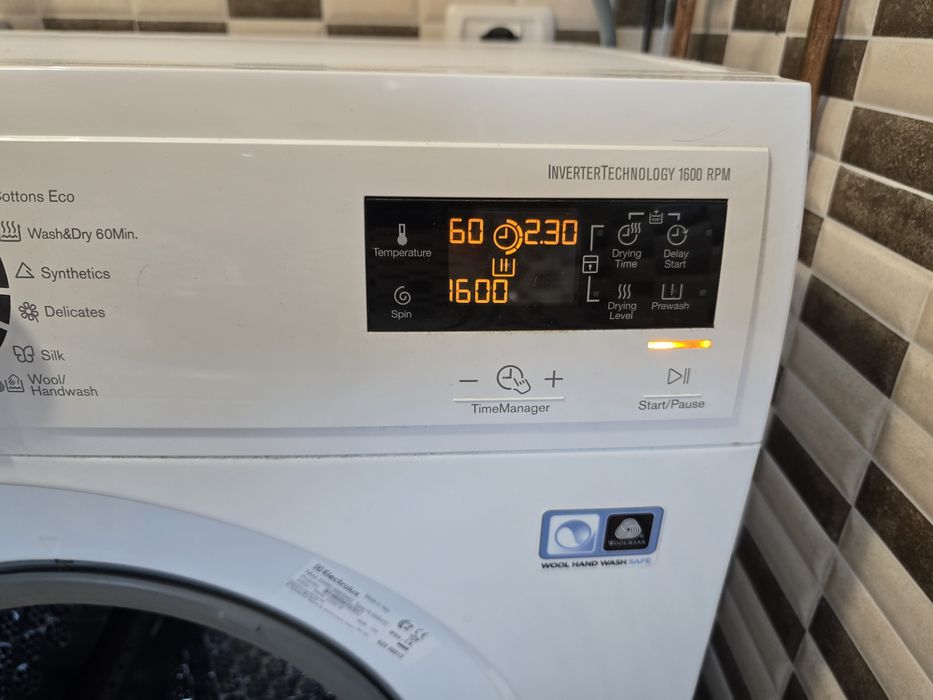 Masina de spalat rufe cu uscator Electrolux EWW1685w