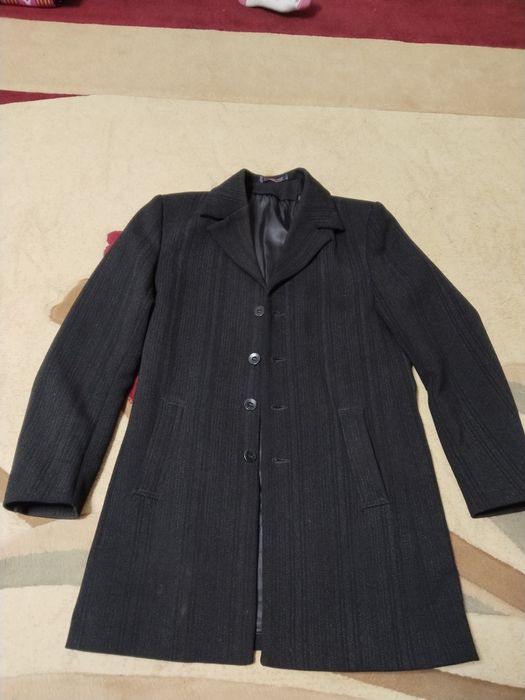 Продам мужское пальто в отличном состояний.Размер 46.Цена:5000 тг.