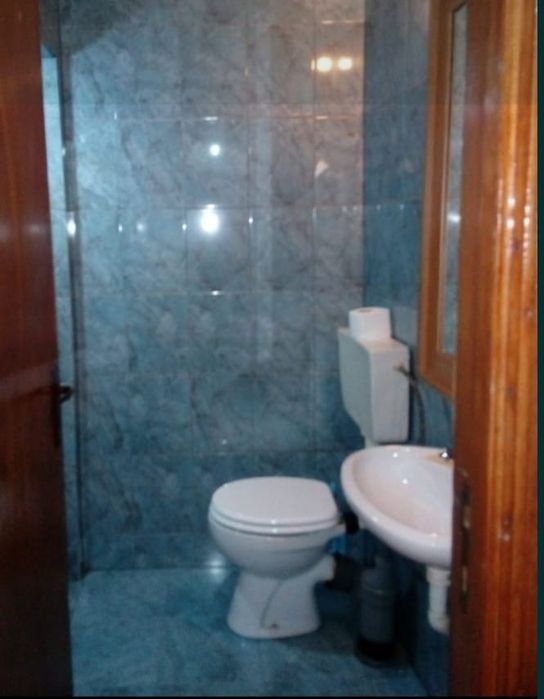 Ofer garsonieră  de închiriat