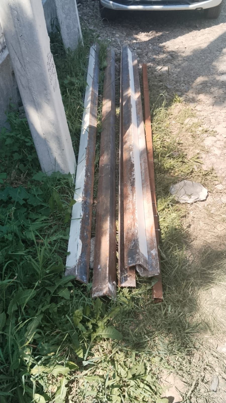 Продам уголки ..