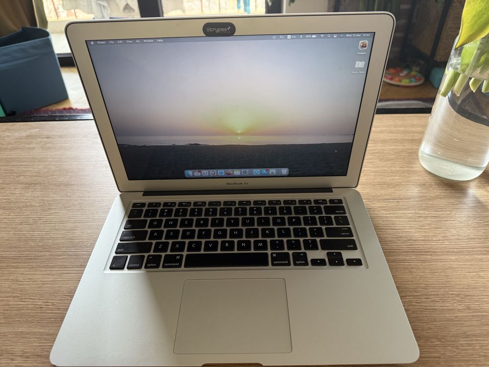 MacBook Air 13” (Early 2015)