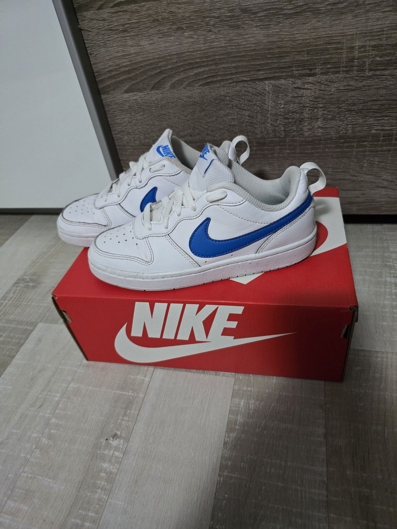 Nike court borough би,кожени маратонки 35.5н.
