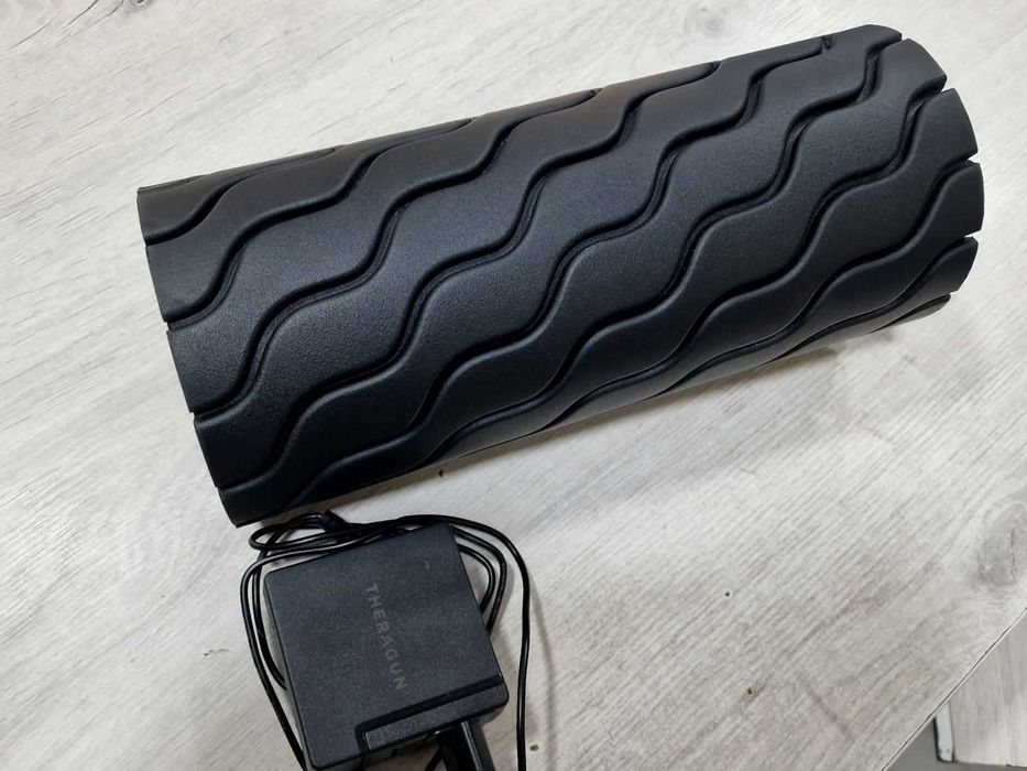 Смарт масажор Therabody Theragun Wave Roller