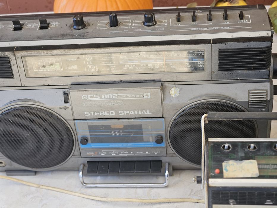 Radio vechi,  piese.