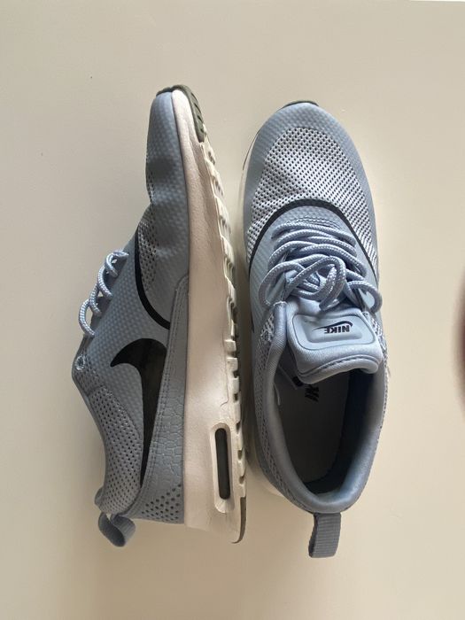 Nike Air Thea от плат и мрежа