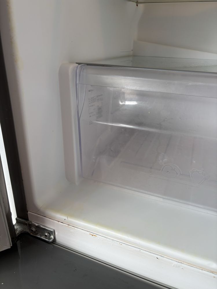 Frigider Whirlpool, inox, congelator 3 sertare, frigider spațios