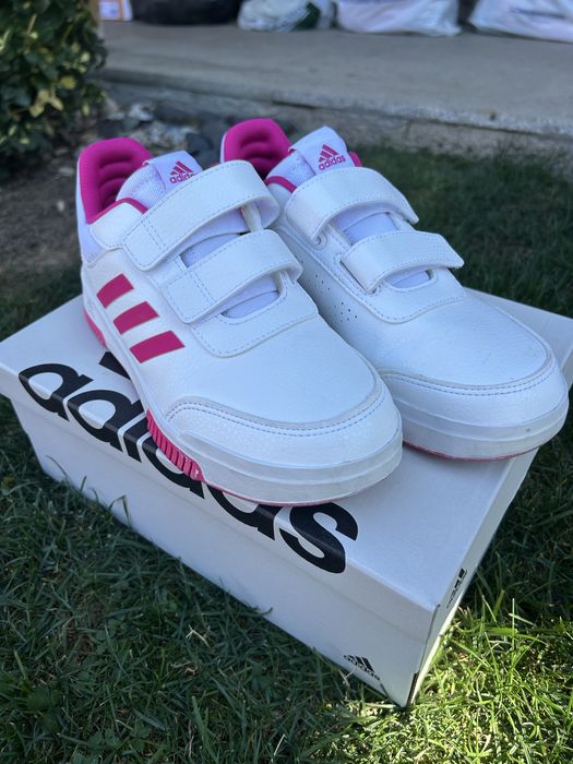 Маратонки Adidas и Asics