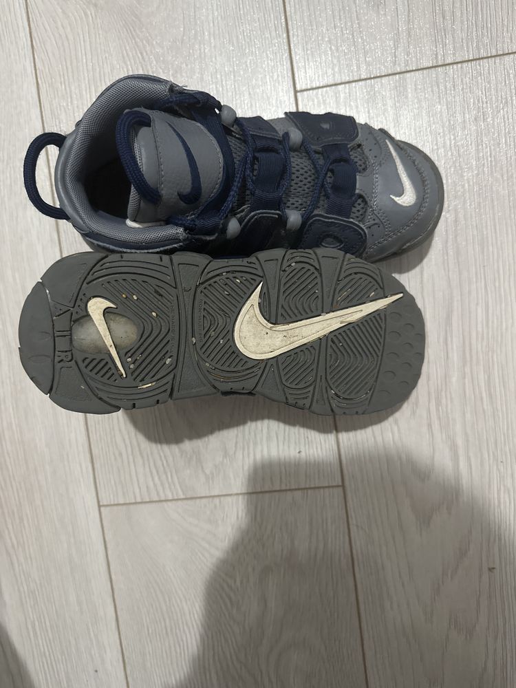 Vând Nike air more uptempo 35.5