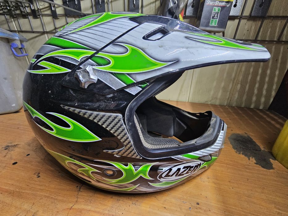 Мото шлем Lazer. Кроссовый. Бу.