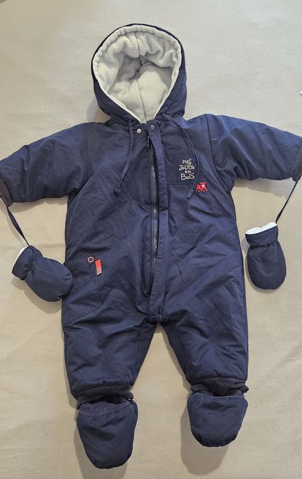 Combinezon gros cu botosi si manusi 3/6 luni