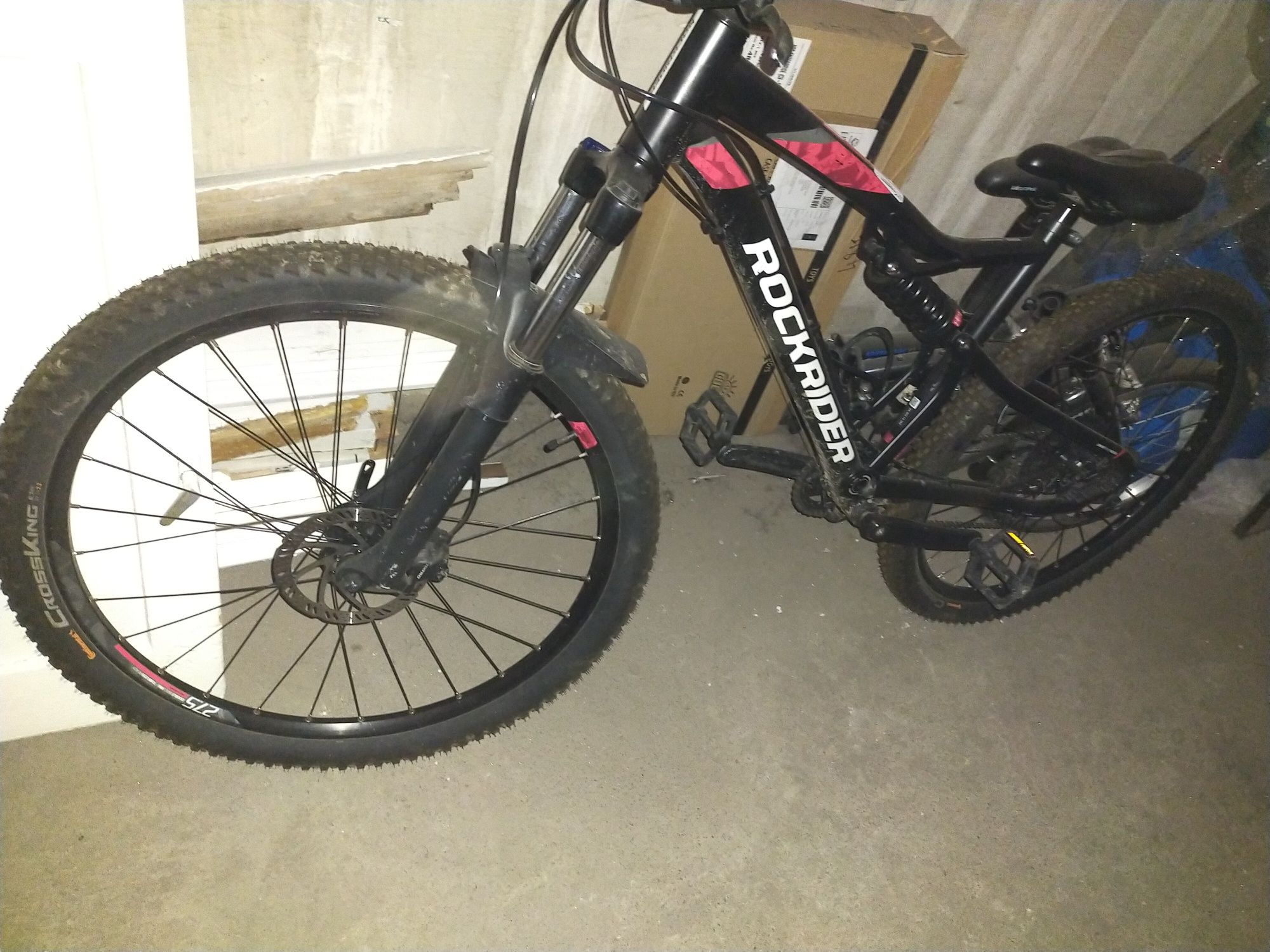 Vând bicicleta MTB ST 530 S, 27.5" negru-rosu, mărime M