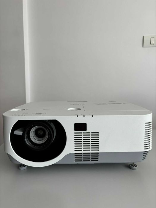 Videoproiector NEC 5000 lumeni - CA NOU
