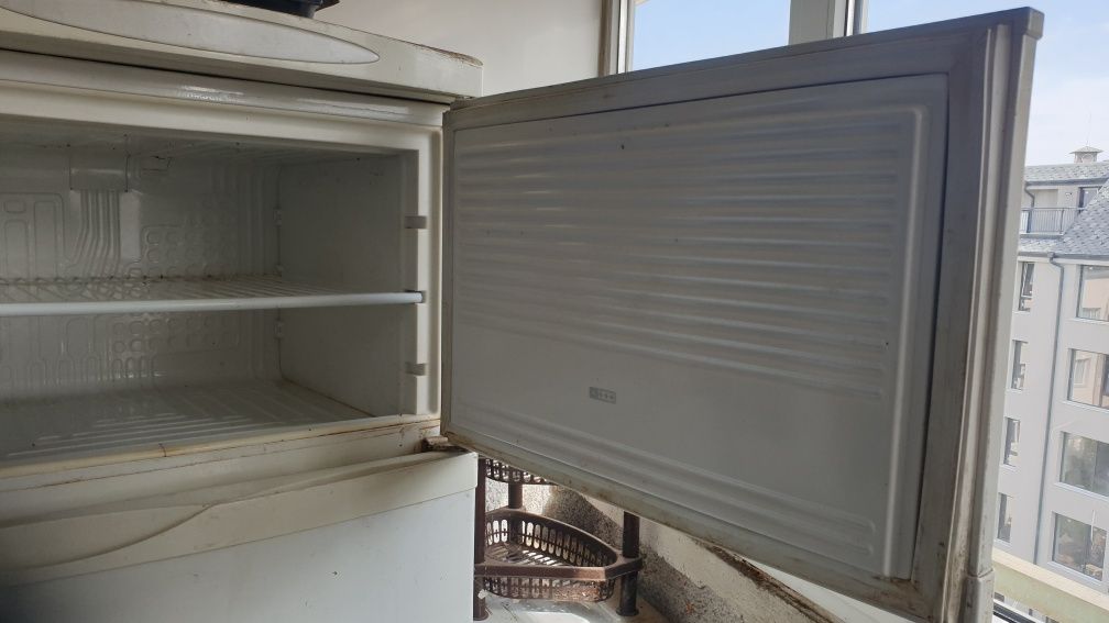 Хладилник Kortig  за части - рафтове, кутии, уплътнения