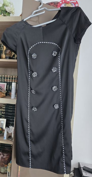 Rochie neagra cu detalii alb cu negru marime 38