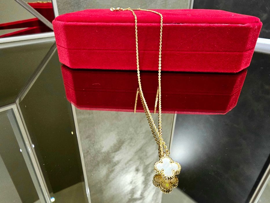 Van Cleef & Arpels VCA Gold Mother Pearl Sweet Alhambra Дамско Колие