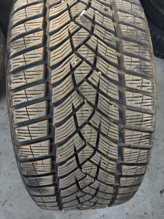 Vand anvelope iarna Goodyear 245 45 R18