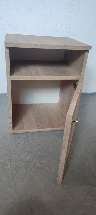 Noptiera de vânzare