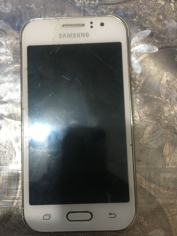 Samsung j1 sotiladi