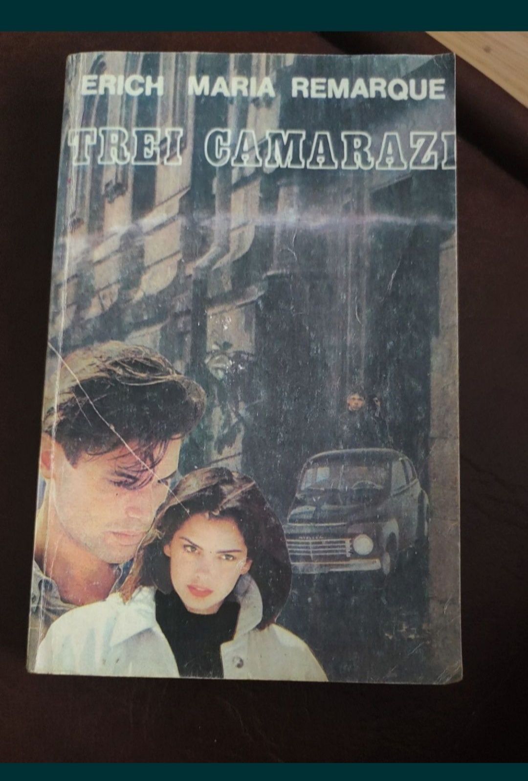 Trei Camarazi- Eric Maria Remarque