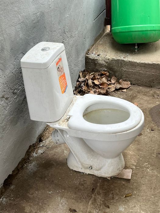 Унитаз в хорошем состояний