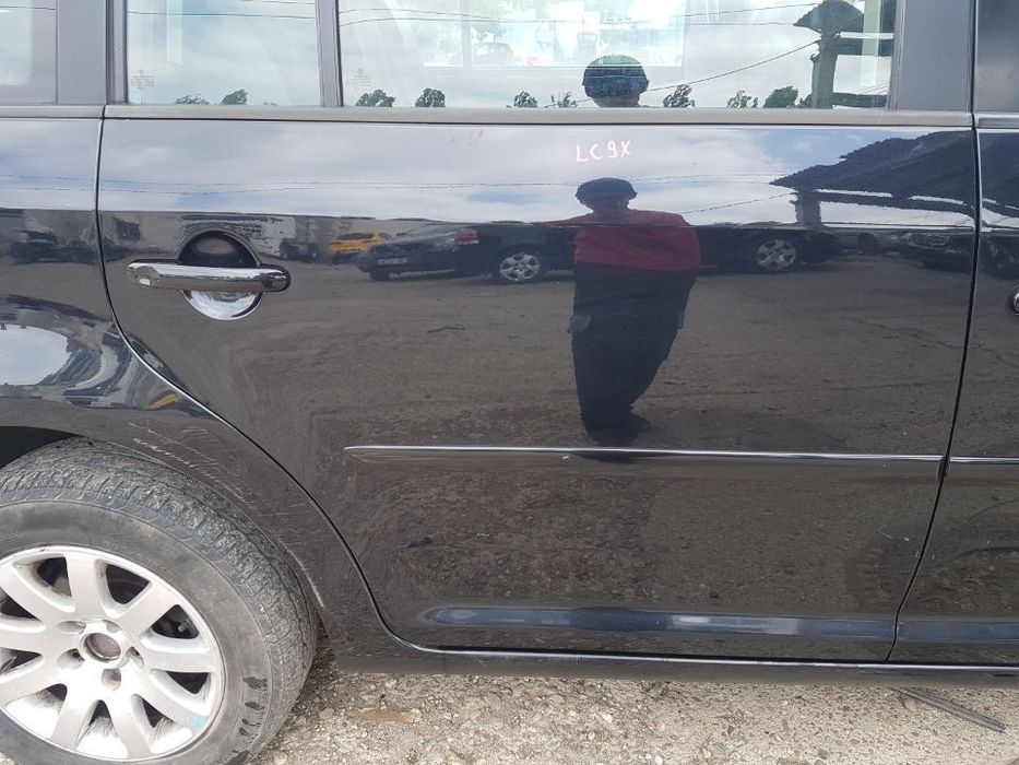 Usa / Portiera Dreapta Spate VW Touran Facelift 2007 - 2010 Cod Culoare LC9X