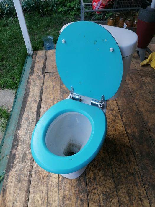 Тоалетна чиния комплект