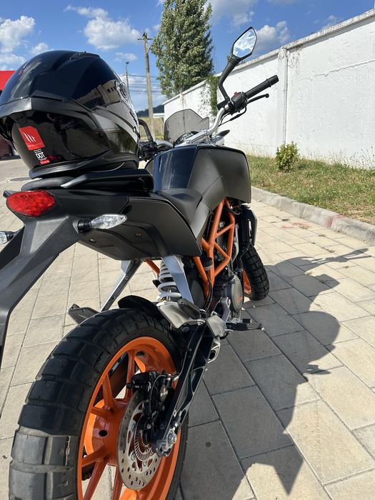 Ktm duke 390cc.