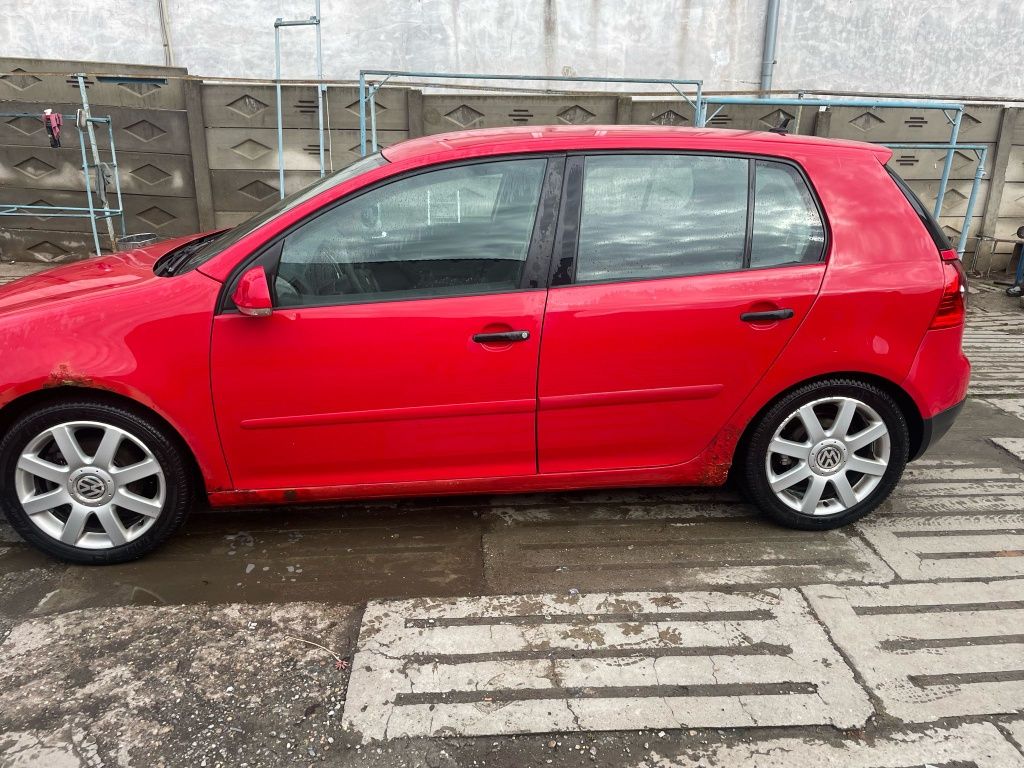 Vand golf 5 Tdi stare buna