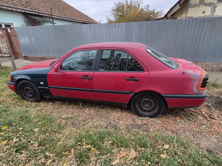 Vând Mercedes W202 C180