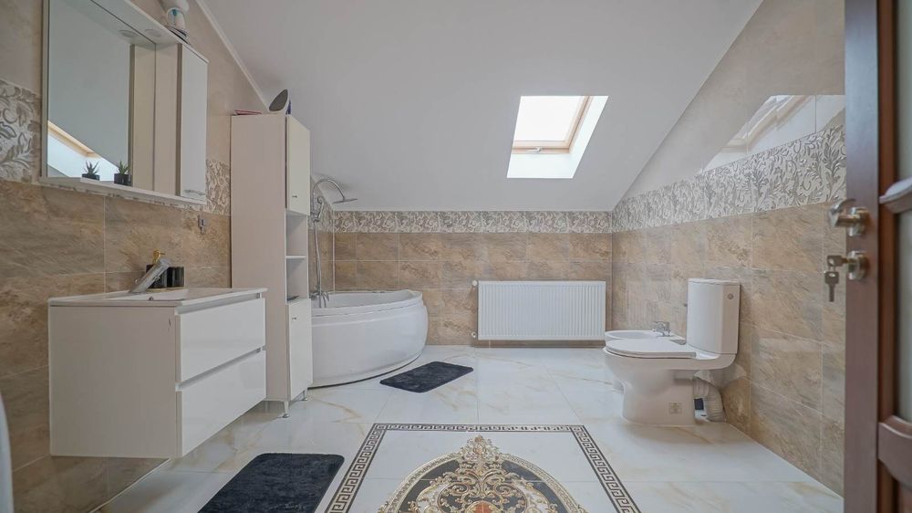 Vând/schimb apartament cu 2intrari separate de 163mp utili în zona Cor