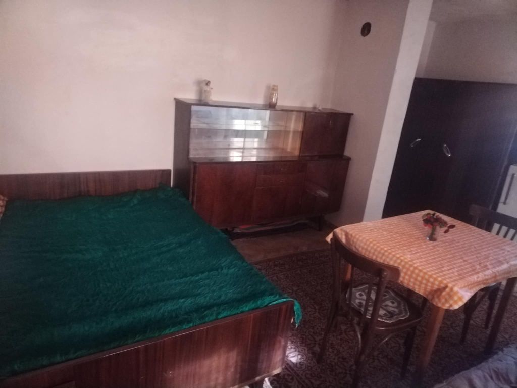Давам под наем обзаведена малка къща кв.Абтитус 
Водна централа, ул Др
