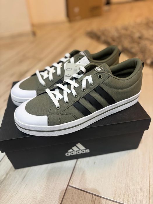 Adidas Brivada , marime 45 1/3