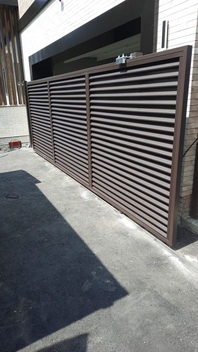 Gard și porti jaluzea