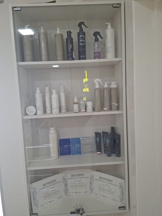 Навесной шкаф для салона