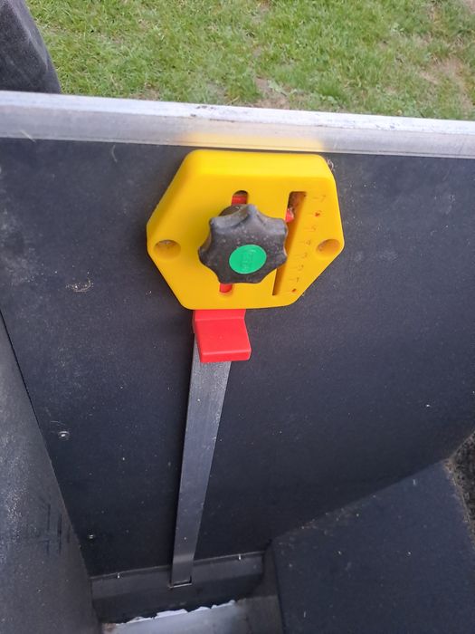 Hrănitoare semiautomate , boxa fatare , grătare 60x40